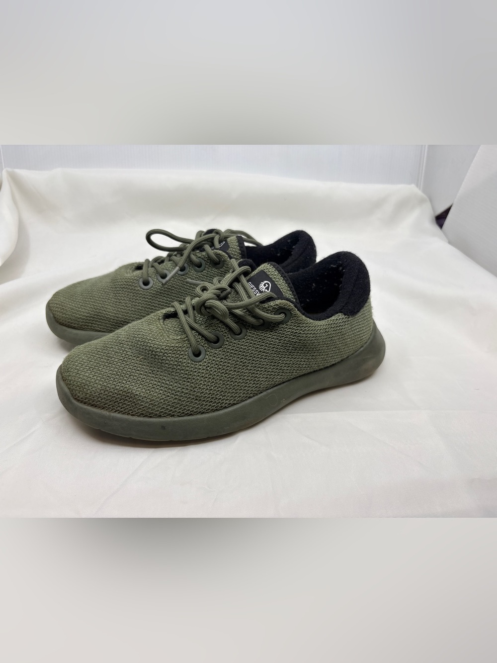 Giesswein Runners Wool Shoes Womens 37 US 7 Army Green Knit Sneakers Athleisure